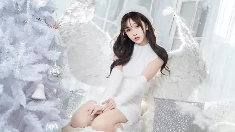 婚车窄路遇三轮车