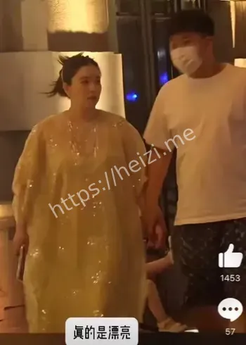 阚清子挺孕肚逛街